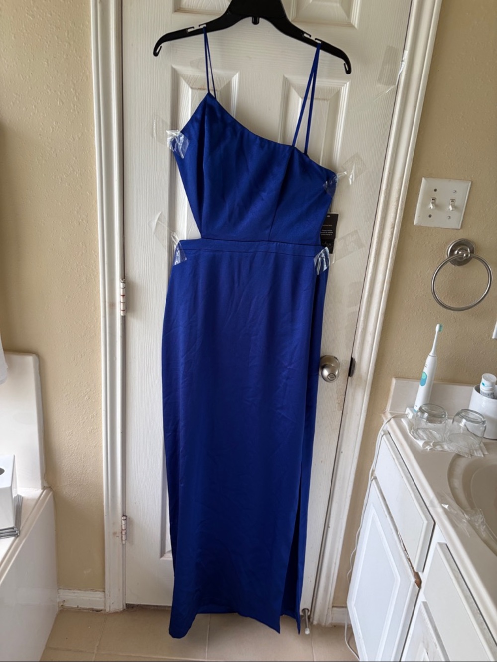 Aidan Mattox fully lined maxi dress with spaghetti straps and cutout. NWT